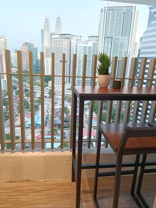 Apartamento C14B Modern Infinity Pool Klcc Balcony View Kuala Lumpur Exterior foto