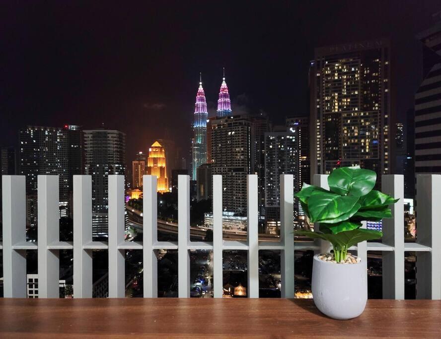 Apartamento C14B Modern Infinity Pool Klcc Balcony View Kuala Lumpur Exterior foto